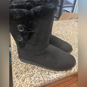Black suede and fur boots